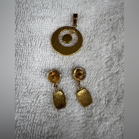 Vintage Black and Gold Enamel Pendant & Earring Set - Estate Sale Find - Picture 4 of 6